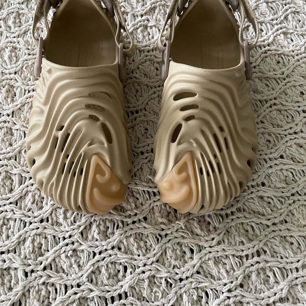 CROCS Kids Wave-Style Clogs in Beige and Tan